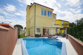 Family friendly apartments with a swimming pool Pula - 14924